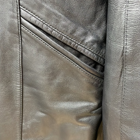 Danier genuine leather woman’s coat. - Picture 6 of 12